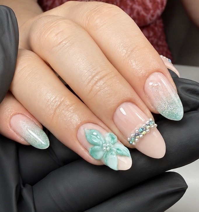 Capsules gel avec dégradé baby-color et détail chromé