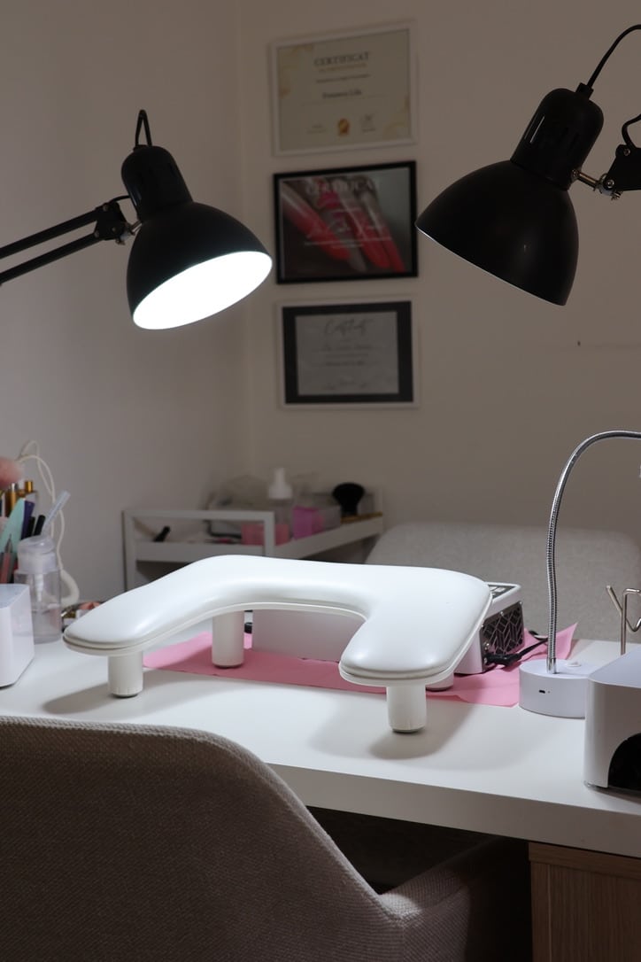 Espace de travail Nails Perfectionist à Saint-Sébastien-sur-Loire, lumière douce et ambiance calme