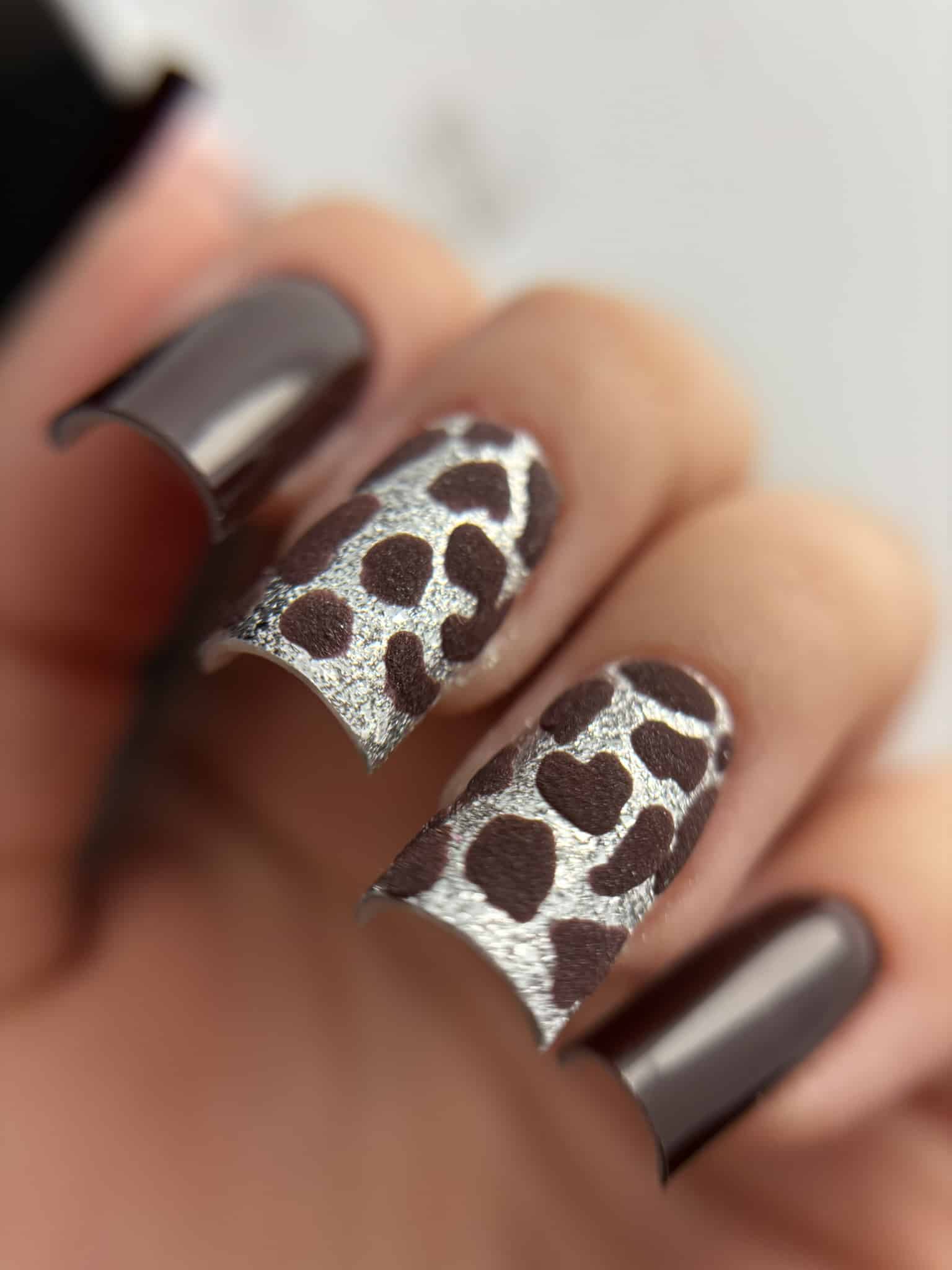 Capsules gel avec dégradé baby-color et détail chromé